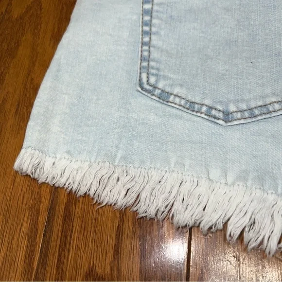 Wild Fable Light Wash Full Button Fly Raw Hem Shorts Size 18 - Picture 7 of 8